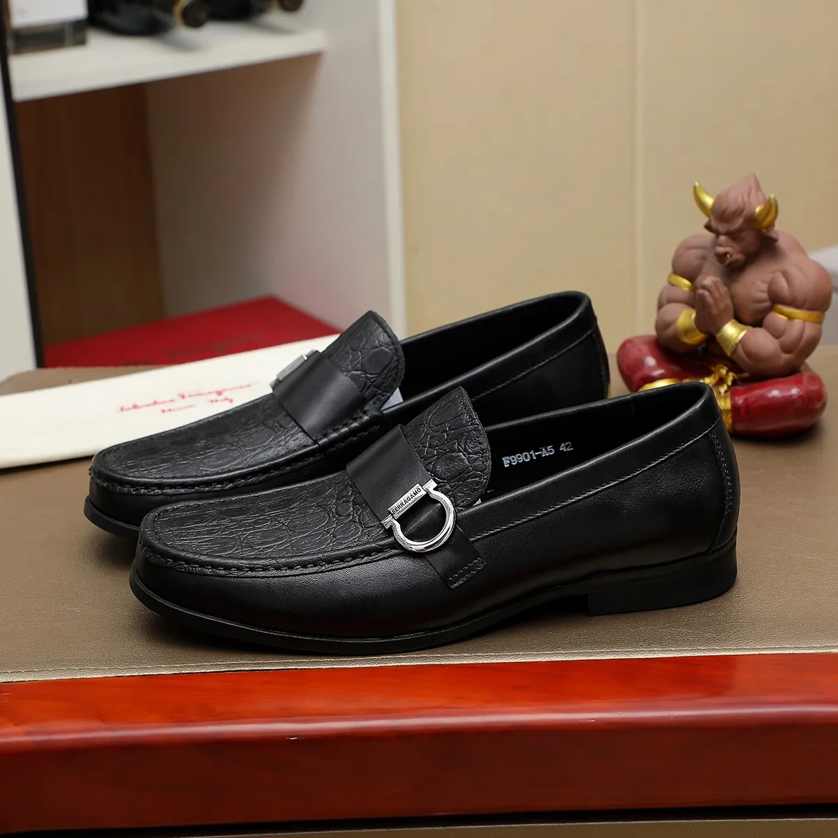 Men's shoes 260🕷🕷🐂【Ferragamo】Ferragamo Popular fashionable casual shoes🇨🇳Official website counter 1:1 production, original mold opening💯Good quality can be seen, imported high-end first-layer pebbled calfskin, water-dyed🐂leather lining🌿very clear texture, high-quality waterproof, non-slip and wear-resistant outsole🎋high quality and low price, truly handmade🍓, color optional! Code number 38-44 (45. To be customized)